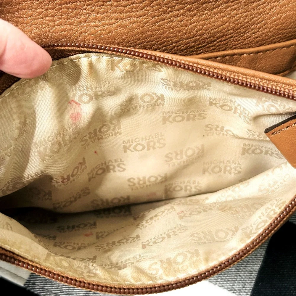 Michael Kors Tan Crossbody Bag with Signature Style - Picture 6 of 8
